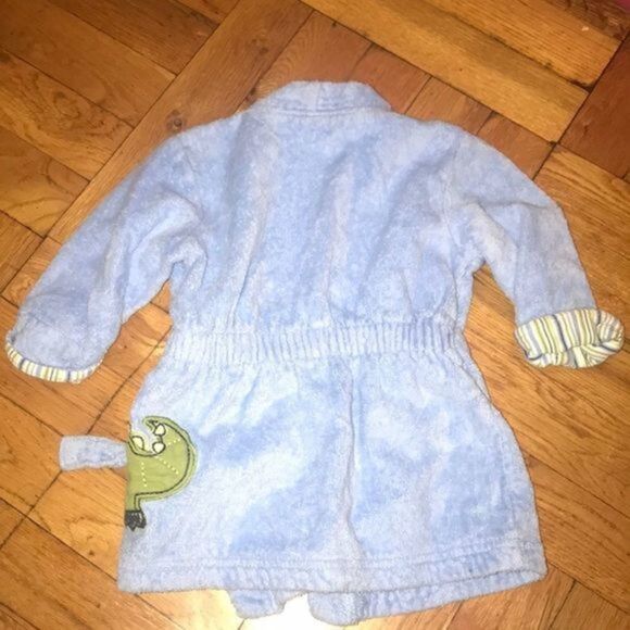 Cater bathrobe size 0-9 months​​ - Picture 3 of 3